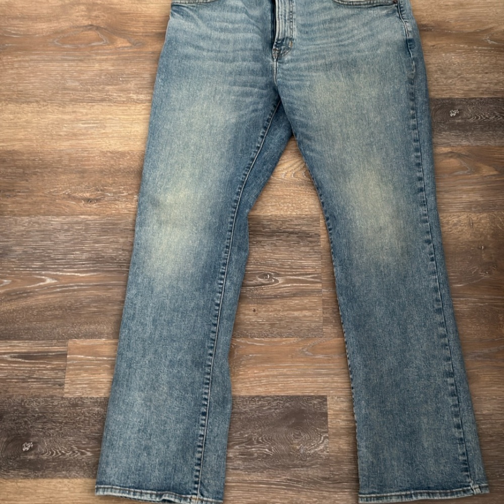 Arizona Jean Company Men's Light Blue Bootcut Jeans